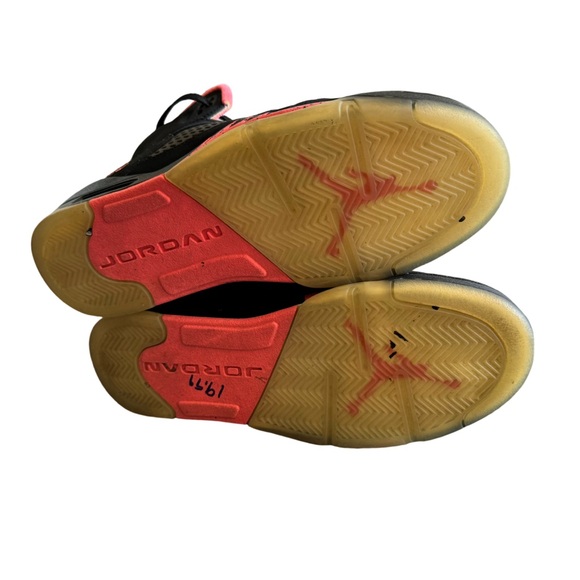 Women’s Jordan 5 black size 7Y - Picture 5 of 10